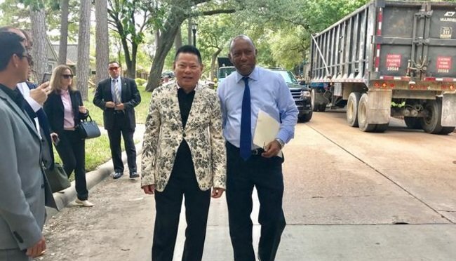 Tỷ phú Hoàng Kiều ủng hộ 114 tỷ đồng cho nạn nhân bão Harvey tại Mỹ