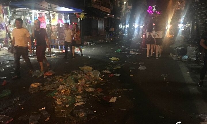 Hình ảnh khiến dân Thủ đô thấy xấu hổ sau Tết Trung thu