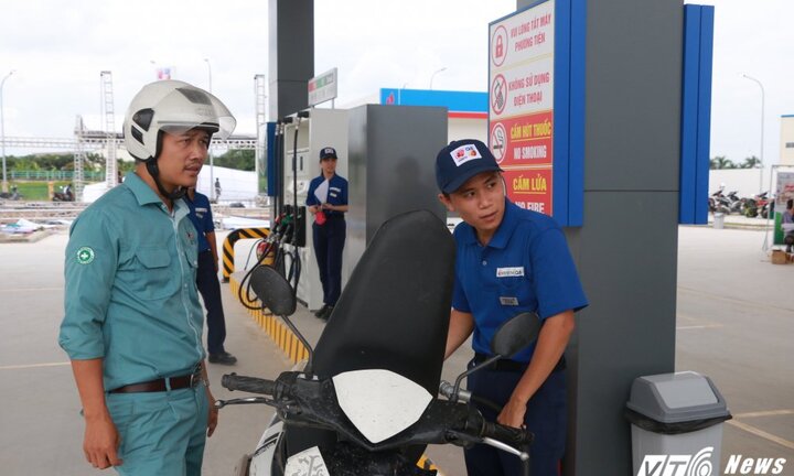 Cây xăng Nhật Bản đầu tiên tại Việt Nam đang bán giá bao nhiêu đồng 1 lít?