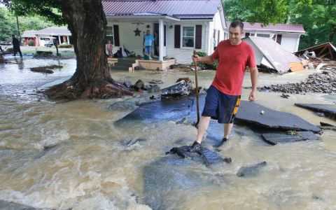 Tổng thống Mỹ ban bố tình trạng thảm họa nghiêm trọng do bão lũ