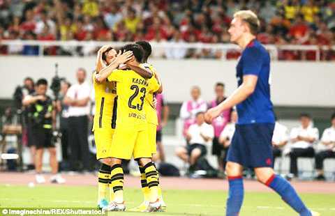 Mourinho biện minh thế nào sau trận thua đậm Dortmund?