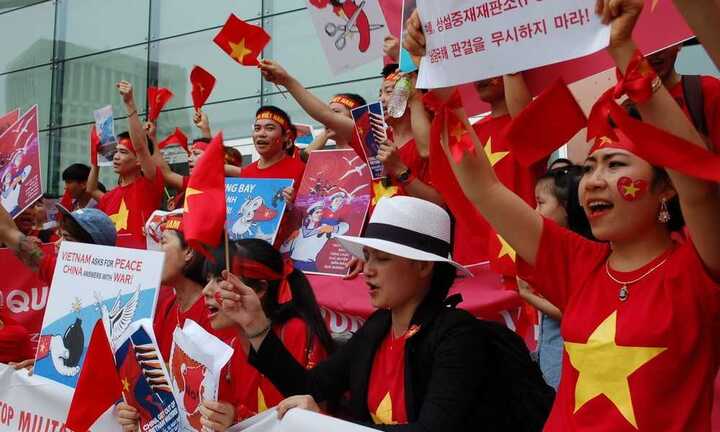 Người Việt 'nhuộm đỏ' Seoul, biểu tình phản đối Trung Quốc về vấn đề Biển Đông