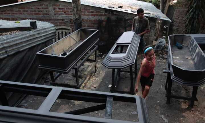 Bên trong 'thị trấn quan tài' đặc biệt ở El Salvador