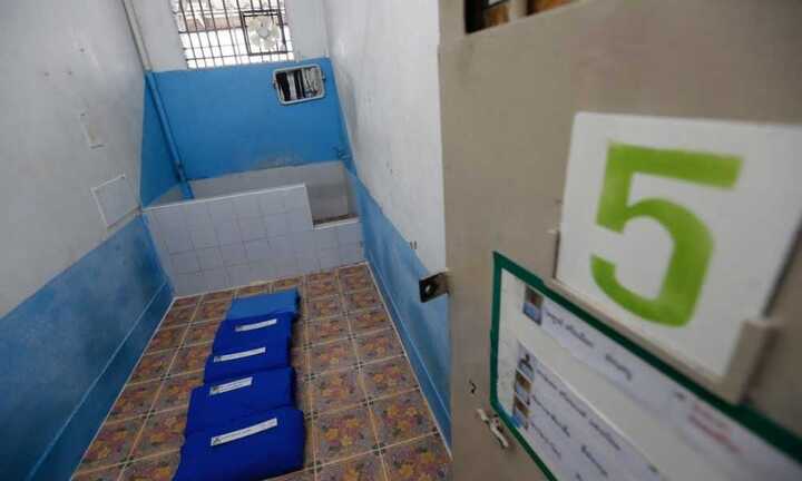 Cận cảnh nhà tù mỗi phạm nhân sống trong chưa đầy 1 m2