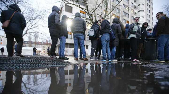 Hàng trăm khủng bố 'đội lốt' người tị nạn đang án binh bất động chờ làm loạn ở Đức