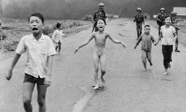 Facebook bị lên án vì kiểm duyệt bức ảnh 'Em bé napalm'