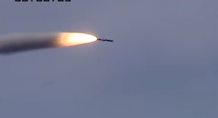 Ấn Độ đưa tên lửa siêu thanh BrahMos sát biên giới, Trung Quốc 'nhấp nhổm'