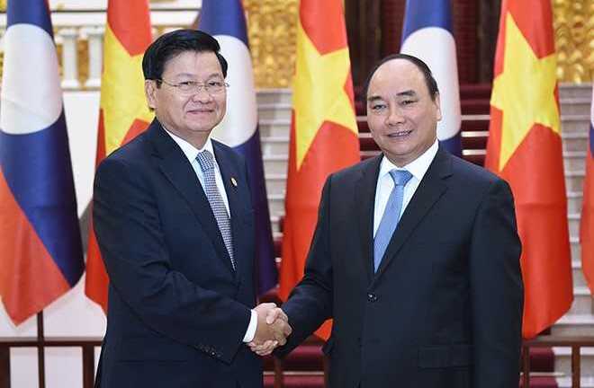 Thủ tướng Nguyễn Xuân Phúc hội đàm với Thủ tướng Lào