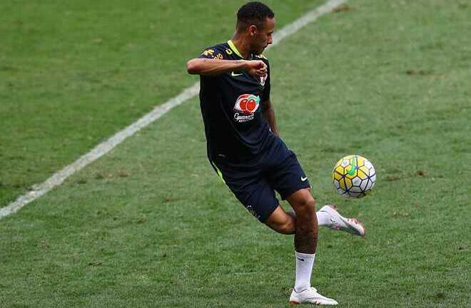 Neymar trở lại tập luyện sau khi sút tung lưới Argentina