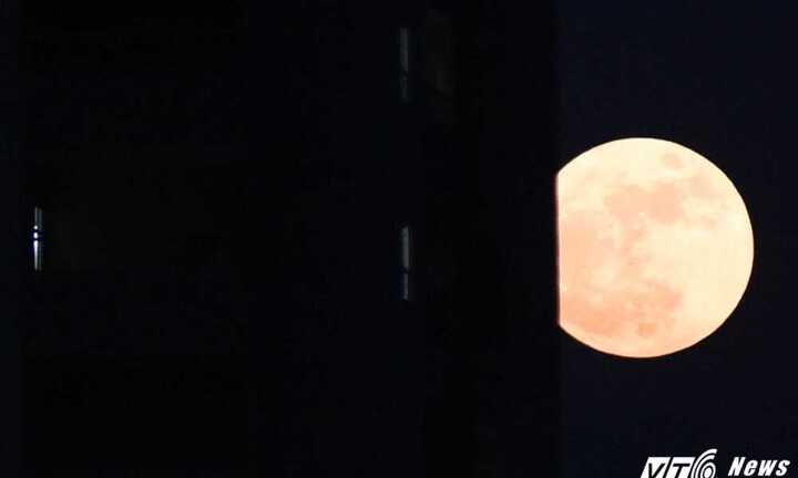 Ảnh: Siêu trăng đêm 14/11 vòng quanh thủ đô Hà Nội