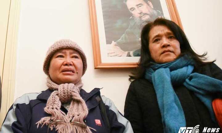 Người Hà Nội xúc động viếng lãnh tụ Fidel Castro tại Đại sứ quán Cuba