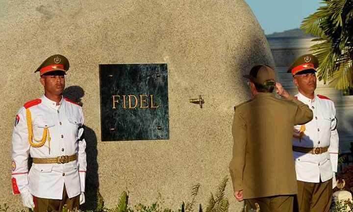 Ngôi mộ giản dị của lãnh tụ Cuba Fidel Castro
