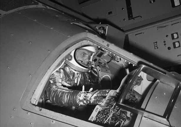 Phi hành gia huyền thoại người Mỹ qua đời ở tuổi 95