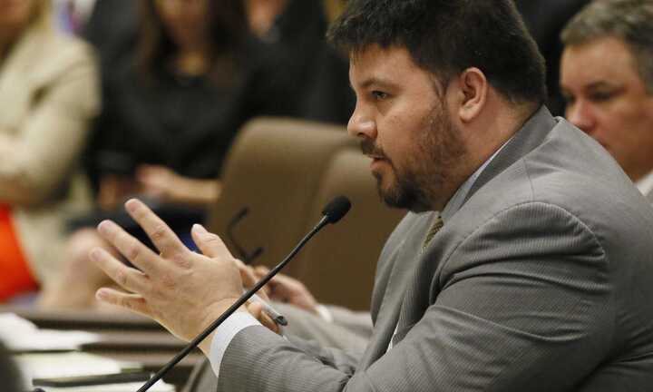 Mua dâm trẻ vị thành niên nam, thượng nghị sỹ Mỹ bị bắt