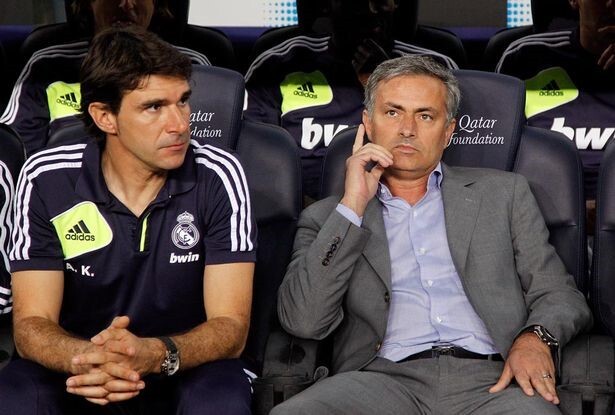 Mourinho bị chỉ trích nặng nề khi bỏ vào đường hầm sớm
