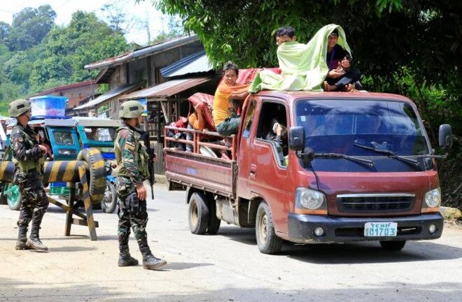 Phiến quân thân IS khiến hàng nghìn người Philippines sơ tán
