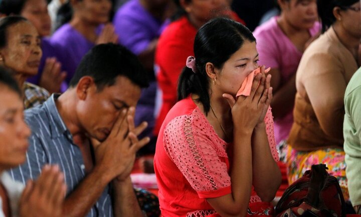 Lễ hỏa táng đẫm nước mắt của các nạn nhân rơi máy bay Myanmar