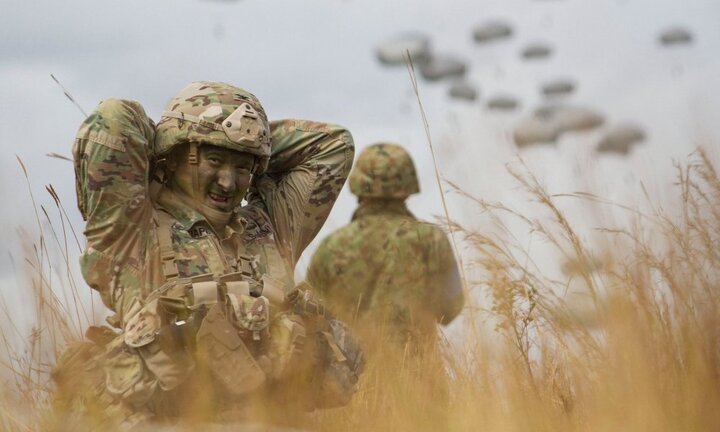 Xem binh sỹ Mỹ, Canada nhảy dù chiến thuật ở Australia