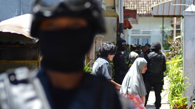 IS 'bỏ bùa' nhiều phụ nữ tại châu Á như thế nào