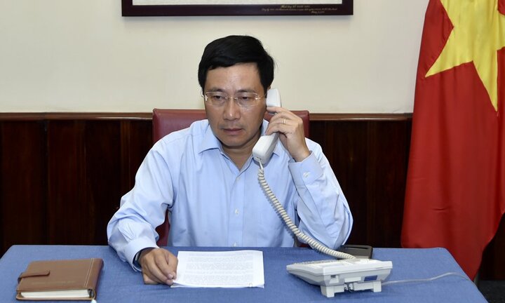 Hải quân Indonesia bắn bị thương ngư dân Việt Nam: Phó Thủ tướng Phạm Bình Minh điện đàm với Ngoại trưởng Indonesia