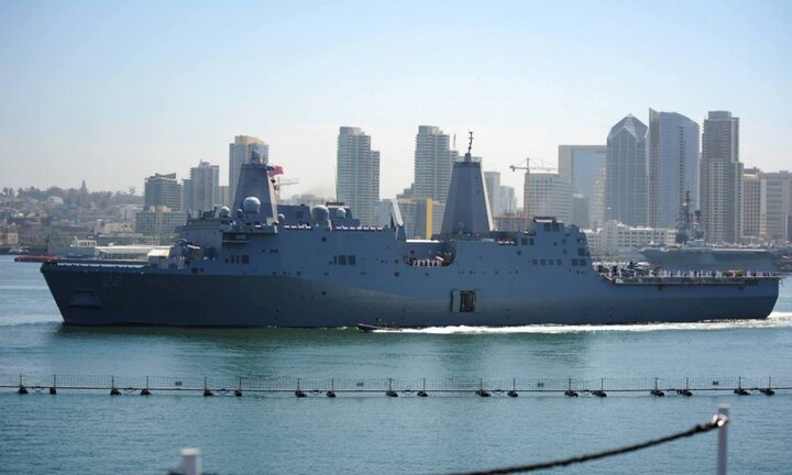 Tàu đổ bộ Hải quân Mỹ cập cảng Cam Ranh