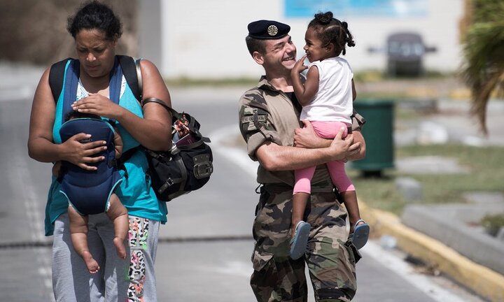 Nụ cười và nước mắt sau khi siêu bão Irma càn quét châu Mỹ