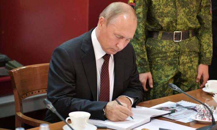 Tổng thống Nga Putin mạnh tay 'trảm' 15 tướng lĩnh