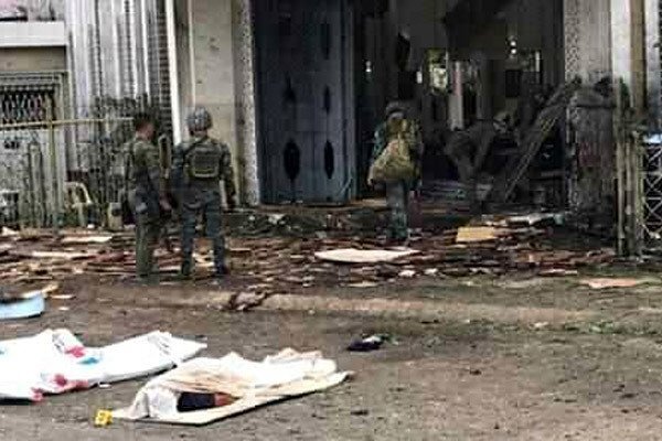 Đánh bom kép rúng động Philippines: Gần 100 người thương vong