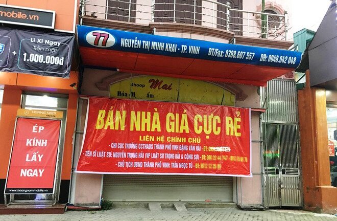 Tên Chủ tịch UBND TP Vinh in trên băng rôn rao 'bán nhà giá cực rẻ'