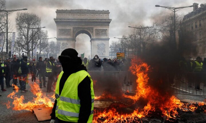 Biểu tình bạo lực 'Áo vàng' tiếp diễn, Paris lại xảy ra tấn công, cướp bóc