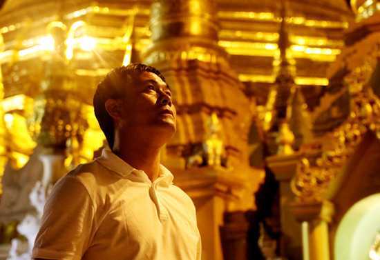 Tuyển Việt Nam vào chùa cầu an trước chung kết Tứ hùng Myanmar