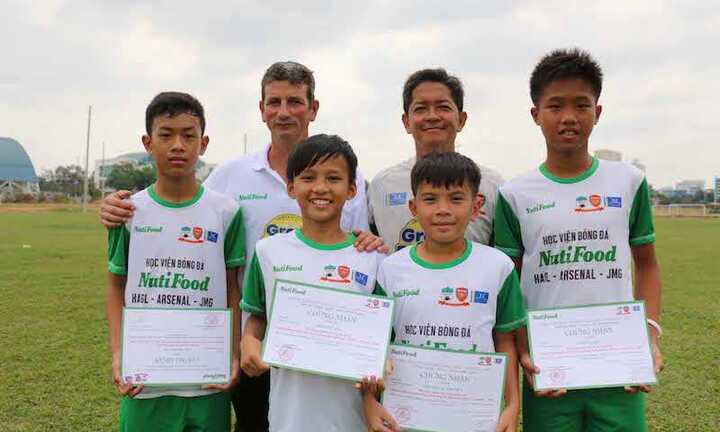 Tổng giám đốc JMG toàn cầu chọn thêm 2 ngôi sao nhí cho Nutifood HAGL Arsenal JMG