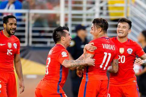 Chile thắng hủy diệt Mexio 7-0, nắm tay Argentina vào bán kết