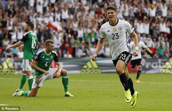 Thắng dễ Bắc Ailen, Đức đứng đầu bảng C