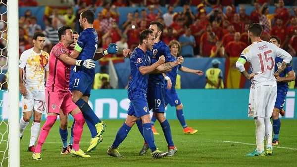UEFA nhận sai quả 11m dẫn đến nhánh knock-out tử thần Euro 2016
