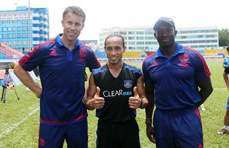 Rocker Anh Khoa hào hứng đọ tài cùng Ronny Johnsen, Dwight Yorke