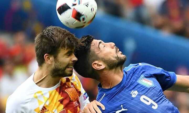 Italia loại Tây Ban Nha: Nước mắt đổi màu trong cơn mưa