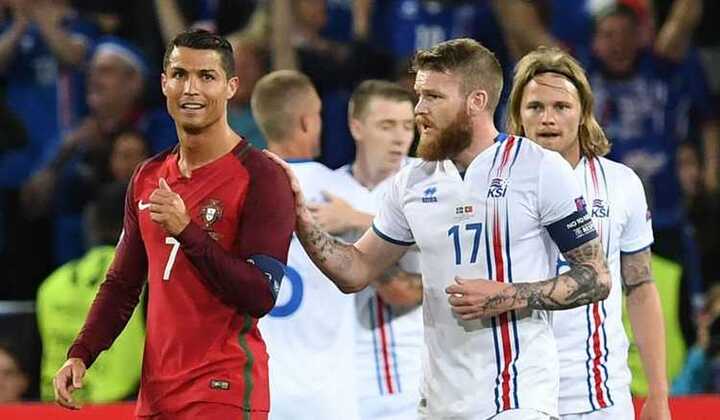 Ronaldo đừng vội chê người khác nhỏ nhen
