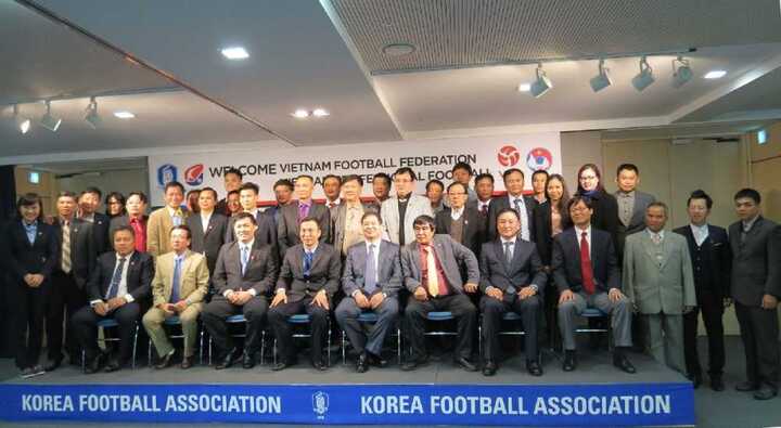 V-League bê bết, VPF lại rủ nhau sang Đức 'du học'