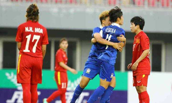 Trọng tài mắc lỗi, Việt Nam thua oan Thái Lan ở loạt luân lưu 11m