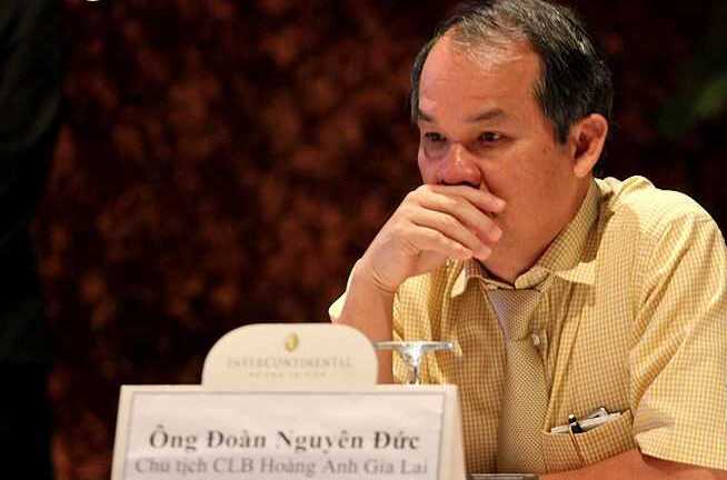 Bầu Đức: “Đừng nói chuyện bóng đá Việt Nam với tôi nữa”