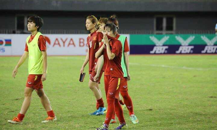 HLV Mai Đức Chung: Trọng tài ép chúng tôi cả trận