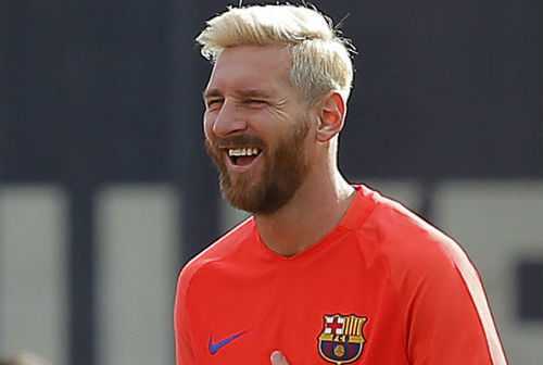 Chán đời, Messi nhuộm tóc vàng