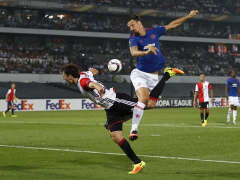 Thua xấu hổ, Mourinho lại đổ lỗi cho trọng tài