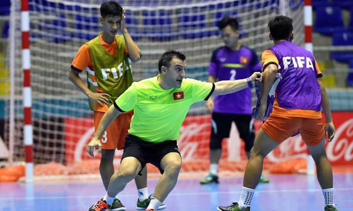 Tuyển Futsal Việt Nam đóng cửa tập kín, quyết giành vé knock-out Futsal World Cup