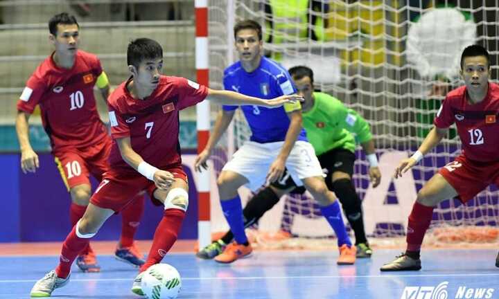 Chủ tịch VFF chúc mừng tuyển Futsal Việt Nam