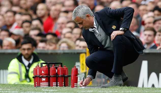 Thách thức của Mourinho: Man Utd không làm nô lệ cho Rooney nữa