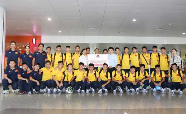 U16 Việt Nam nhận thưởng nóng 400 triệu