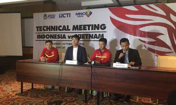 HLV Hữu Thắng ngại thầy cũ Riedl