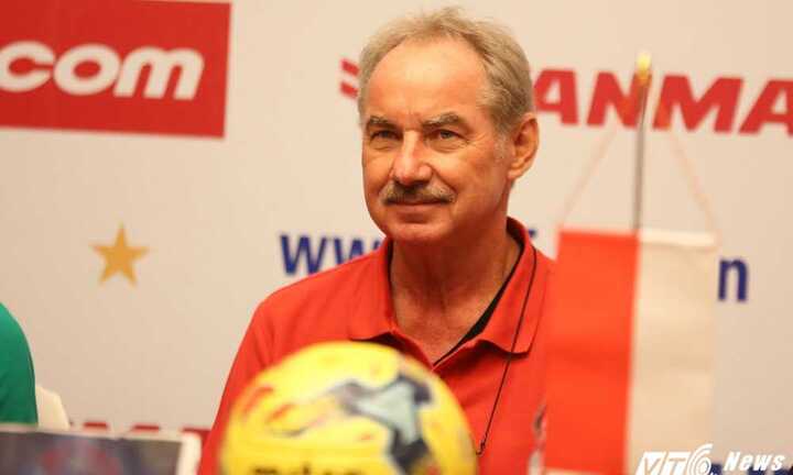 HLV Alfred Riedl tiết lộ lý do bất ngờ khiến Indonesia mất 20% sức mạnh